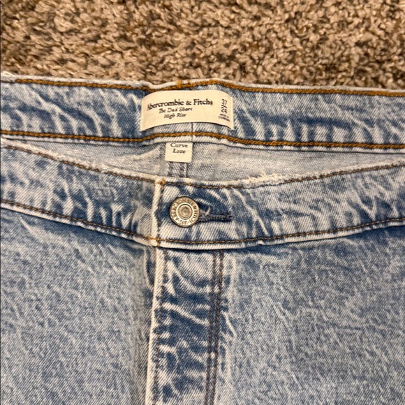Abercrombie & Fitch The Dad Short High Rise Cutoff Denim Womens Blue 37/24 NWT - Picture 3 of 4
